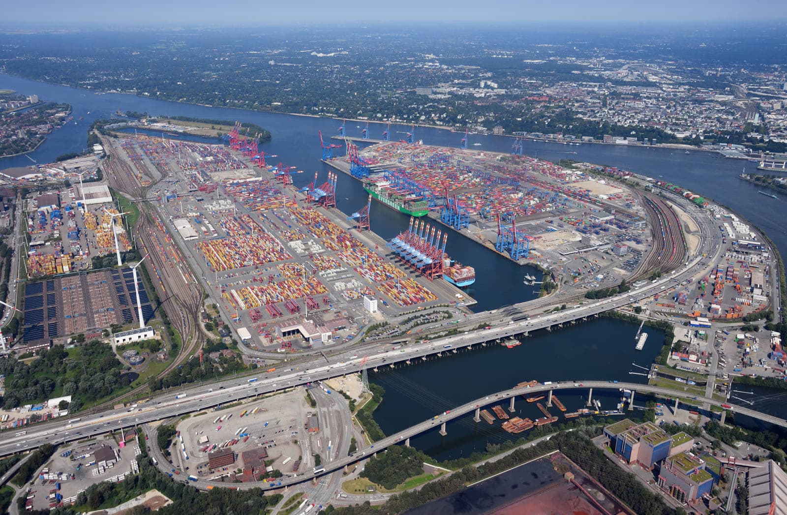 Luftaufnahme des Container-Terminals im Hafen Hamburg